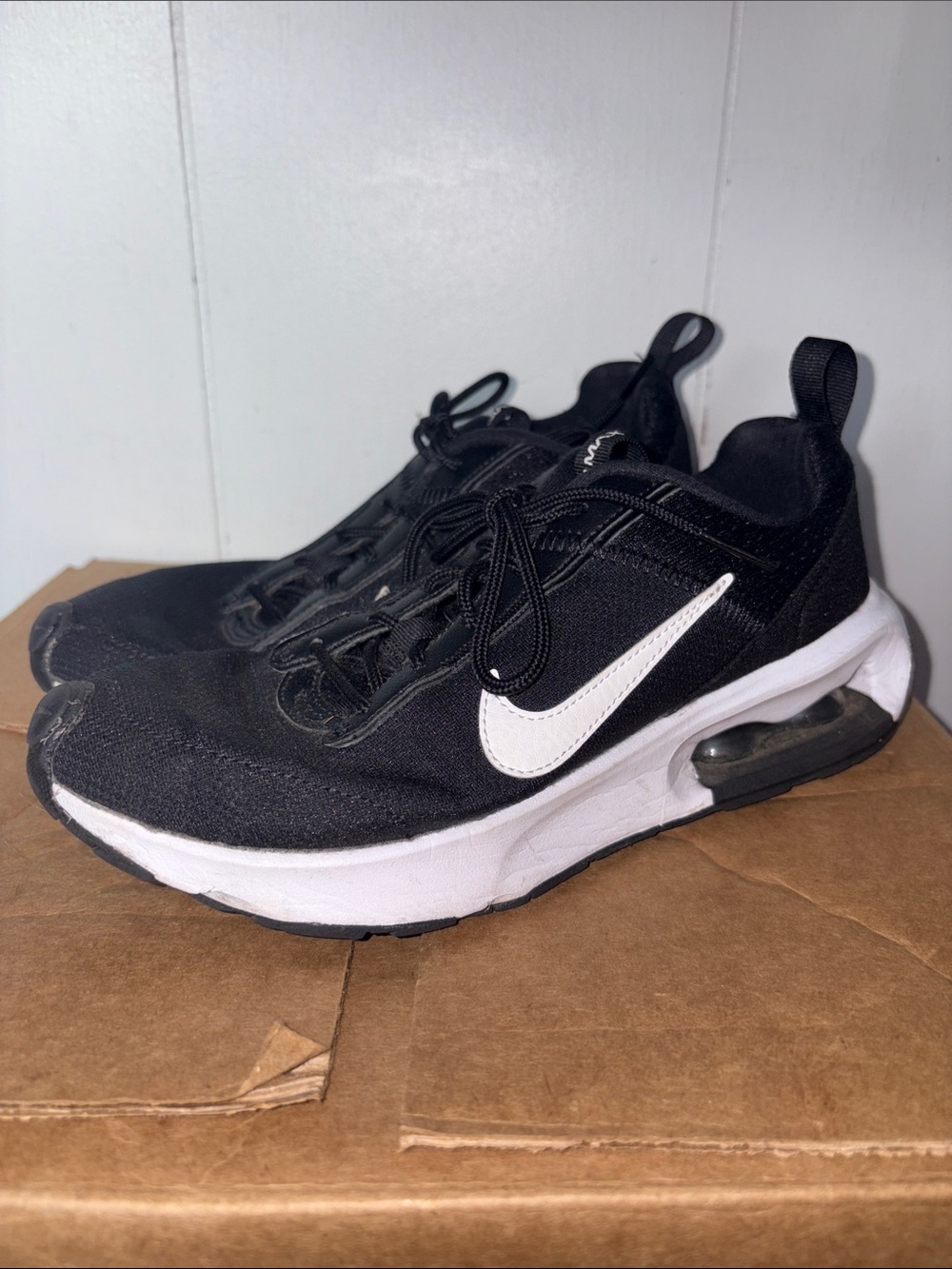 Girls Nike Kids Black and White Air Max-Style Sneakers size 7